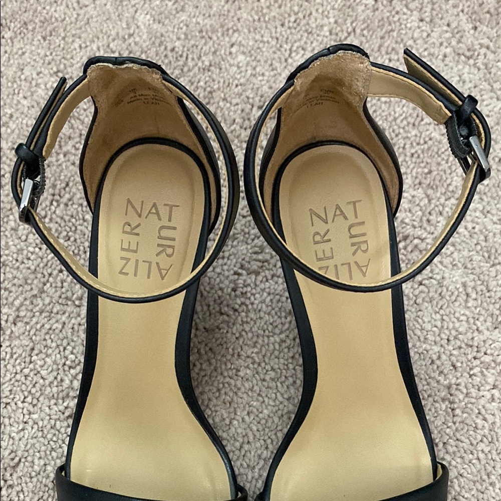 Naturalizer Black Heels Sleek Minimalist Design Size 5 - Picture 4 of 16